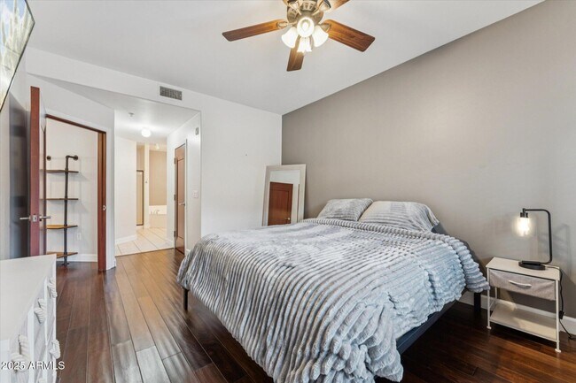 Building Photo - 5350 E Deer Valley Dr