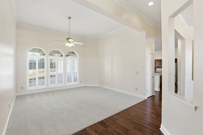 Building Photo - Ivy Park Brick Home 4 bedroom 3 1/2 baths