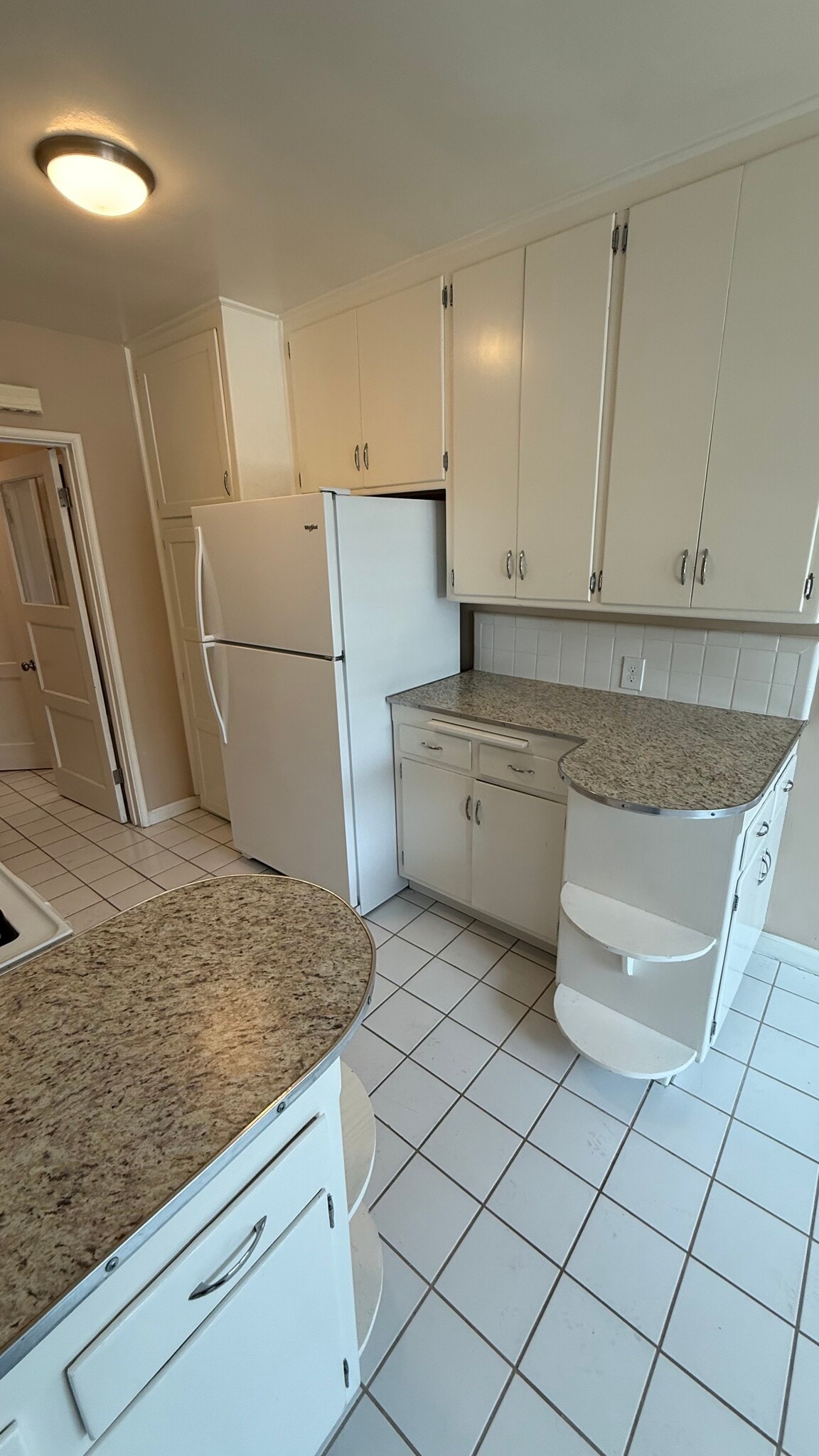 Kitchen fridge - 2540 W Ramona Rd