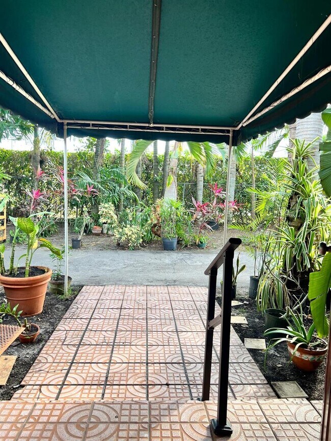 Building Photo - 3100 SW 97th Ave