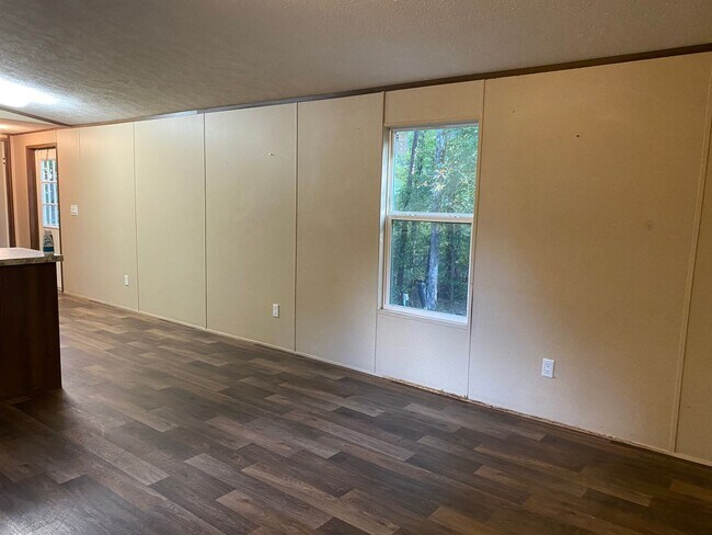 Building Photo - 2 Bedrooms, 2 Bathrooms - Home in Cedar Bluff!