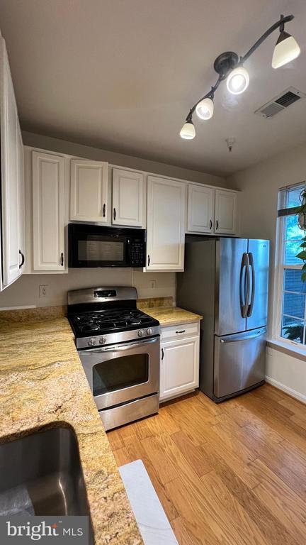 Building Photo - 1300 Windleaf Dr