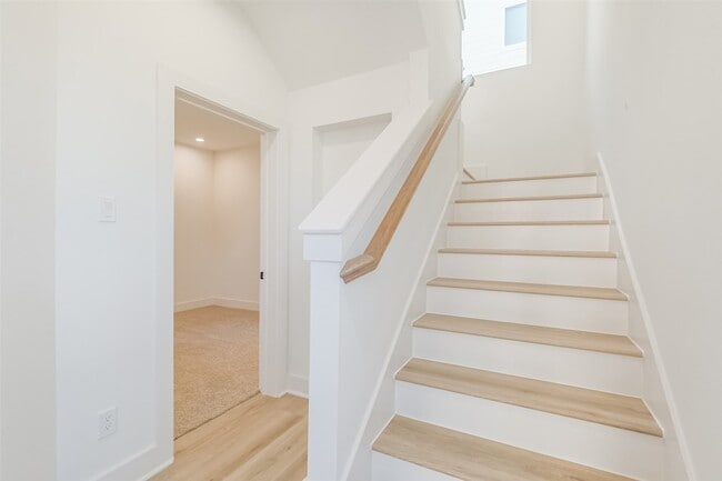 Building Photo - 8315 Brecha Ln