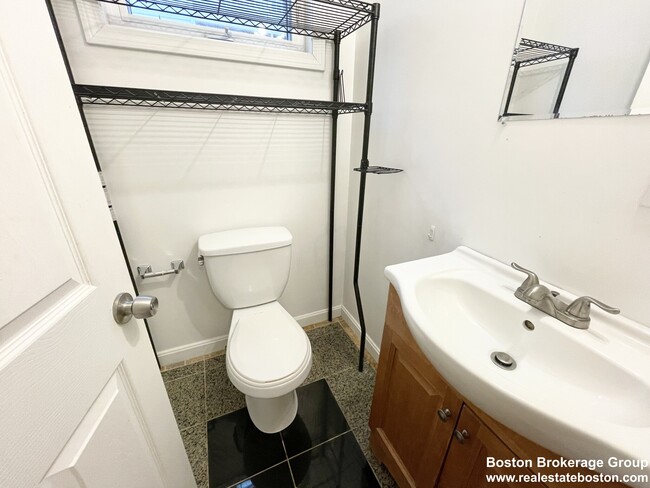 Building Photo - 93 Hillside St