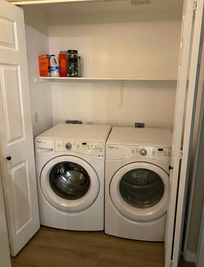 Building Photo - 4925 E Desert Cove Ave