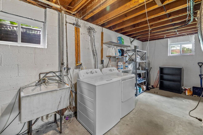 Building Photo - Affordable, Spacious AND Convenient Walk t...