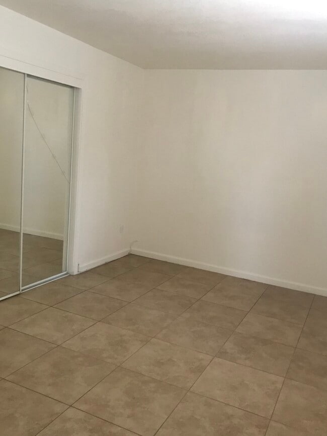 Building Photo - 2503 N Euclid Ave