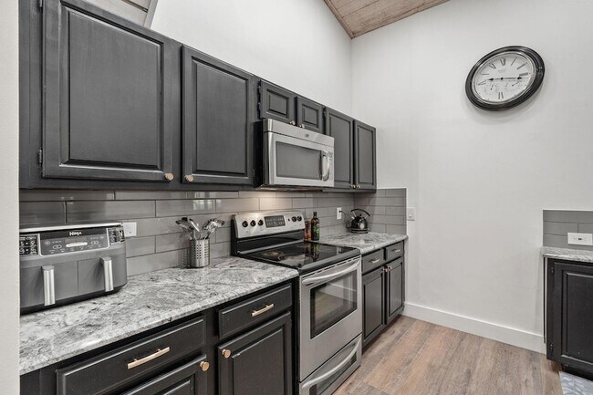 Building Photo - 465 Goldenwood Way