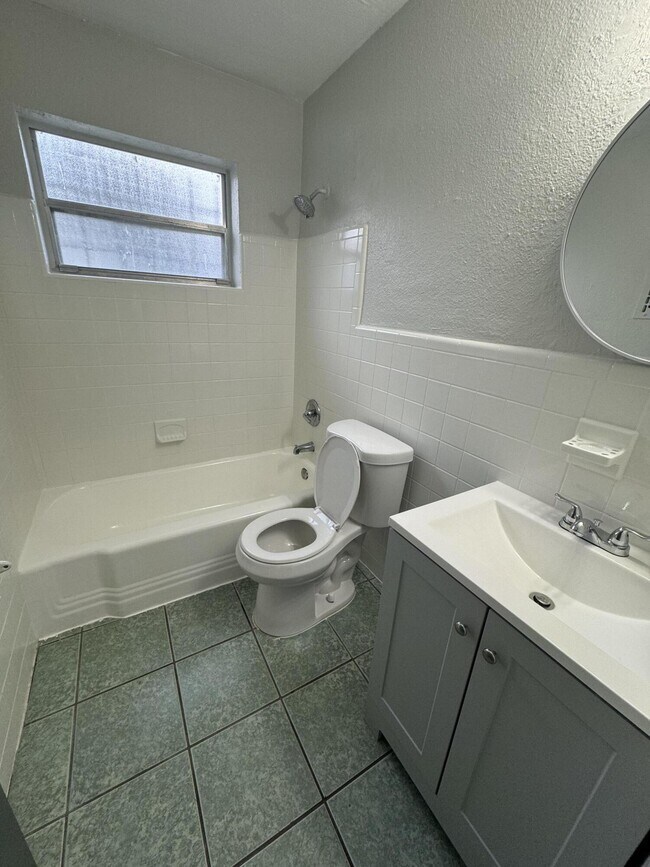 Building Photo - 2770 NW 25th St