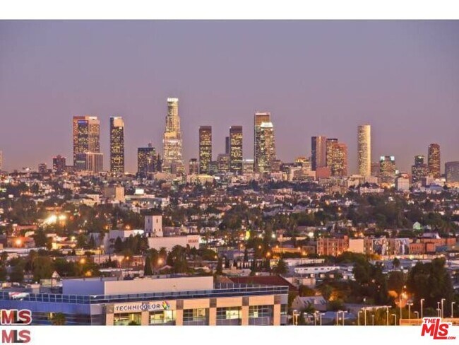 Building Photo - 6250 Hollywood Blvd