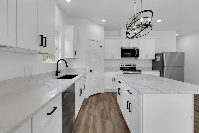 Building Photo - 106 Runnels St