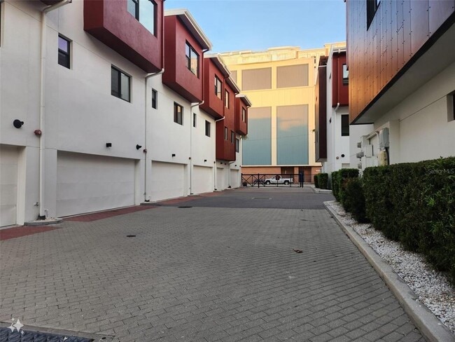 Building Photo - 130 8th St N