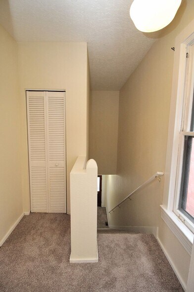 Building Photo - 3719 S Hood Ave