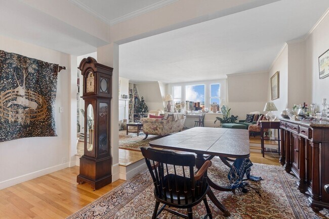 Building Photo - 122 Beacon St