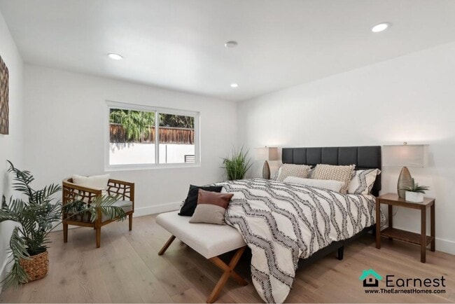 Building Photo - 4 + 3 Elegant Sherman Oaks Retreat with Po...