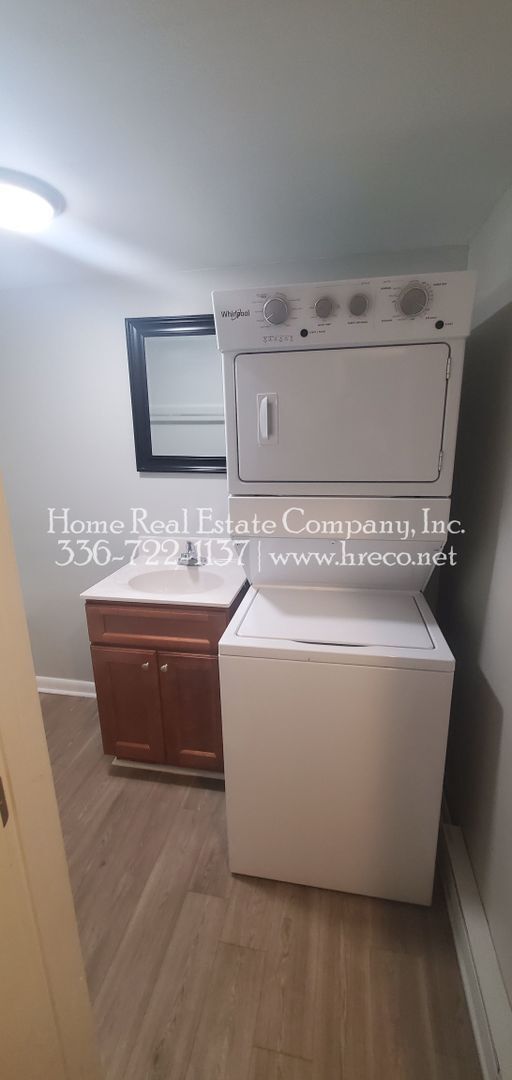 Building Photo - 829 W. Seventh Street Apt #4