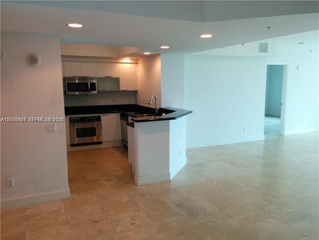 Building Photo - 14951 Royal Oaks Ln