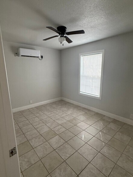 Building Photo - 602 Ellor Dr