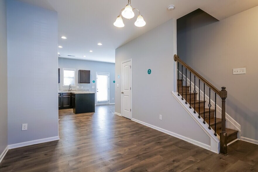 Building Photo - 115 Oakdale Ave