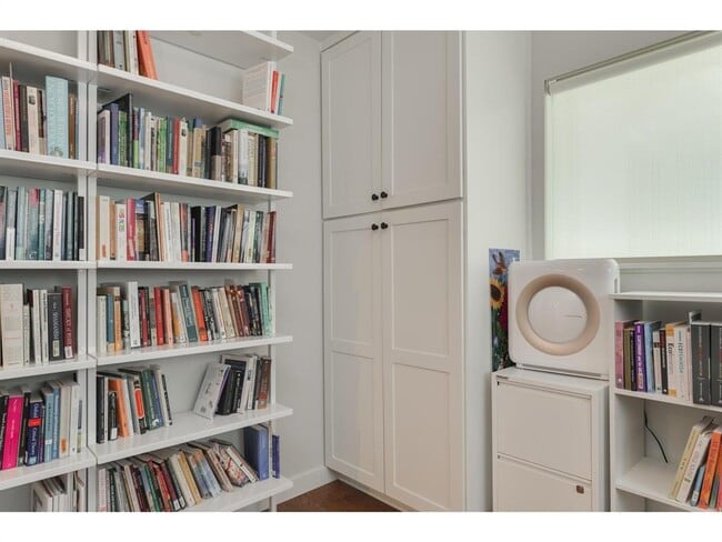 Building Photo - 8700 Mountainwood Cir