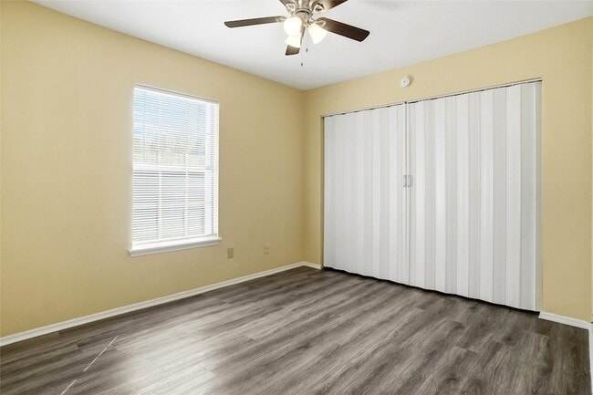 Building Photo - 134 London Ln