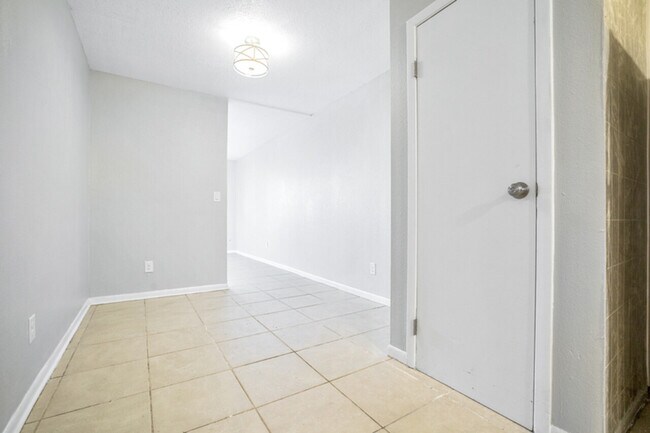 Building Photo - 449 Arapahoe Ave