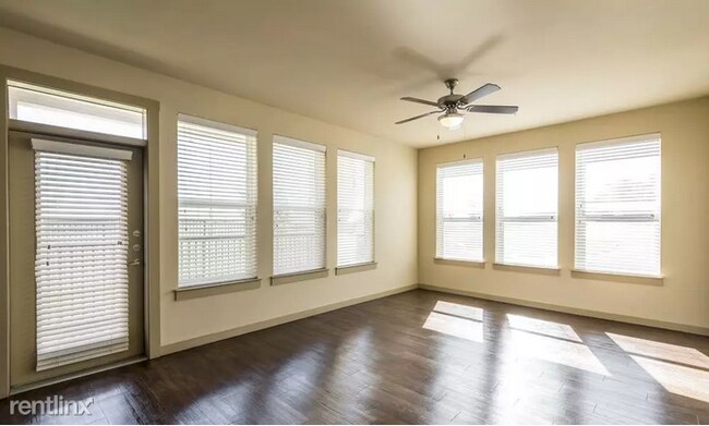 Building Photo - 2 br, 2 bath Flat - 3880 Hulen St