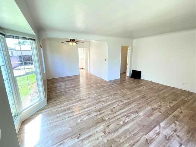 Building Photo - 3539-3541 Lewis Ave. Long Beach, CA 90807