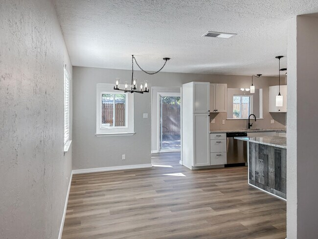 Building Photo - 1106 Arias Ave NW
