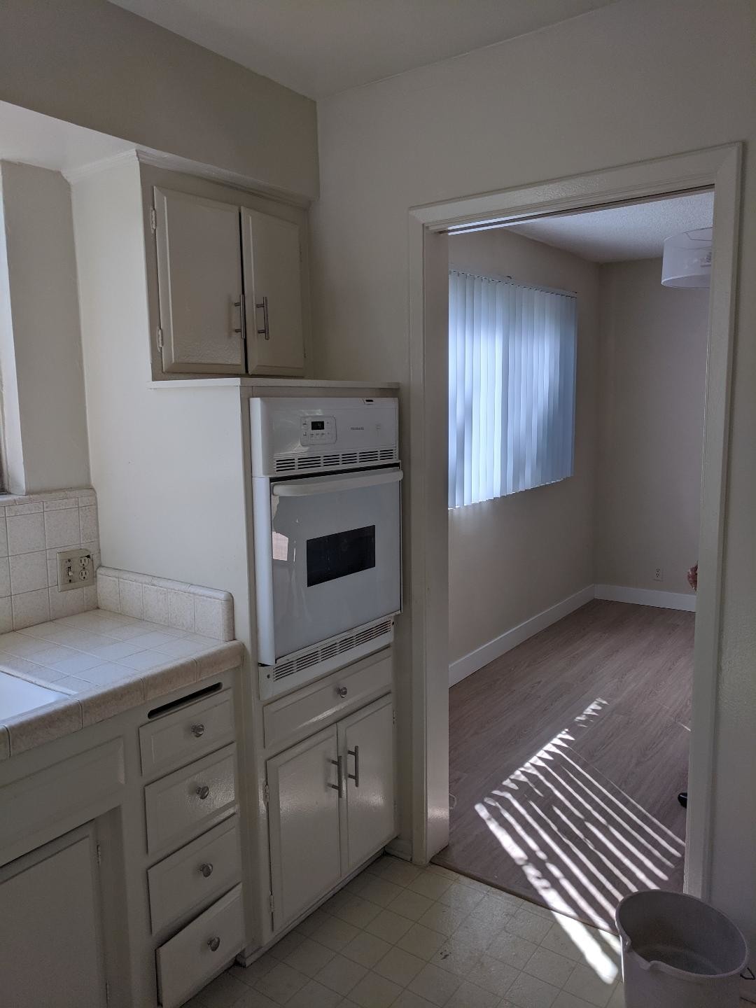 Kitchen - 1637 Veteran Ave