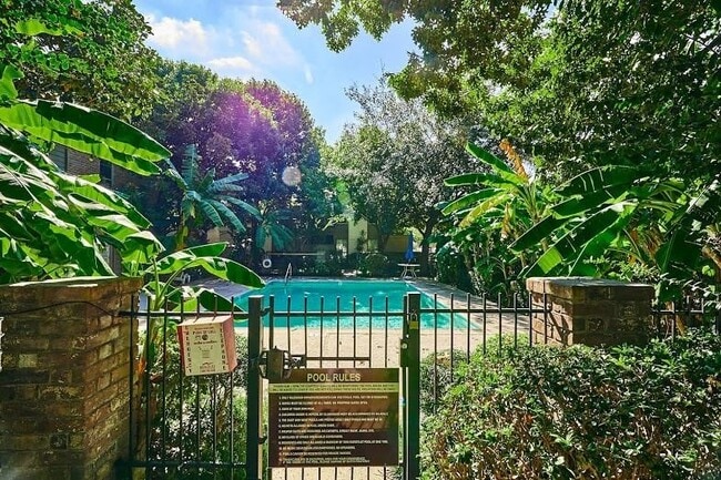 Building Photo - 10047 Westpark Dr