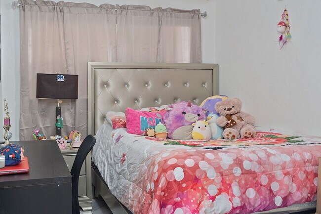 Building Photo - 6620 W 2nd Ct