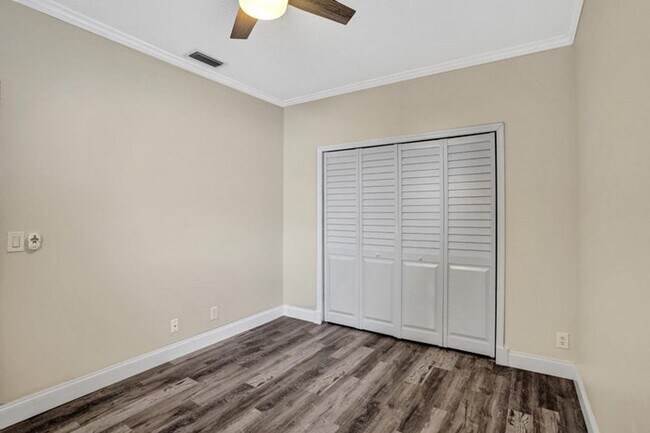 Building Photo - 16658 La Mesa Dr