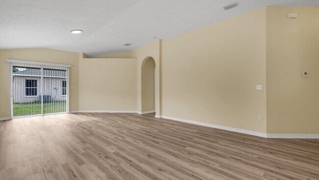 Building Photo - Single Story 3 bedroom 2 bathroom rental h...