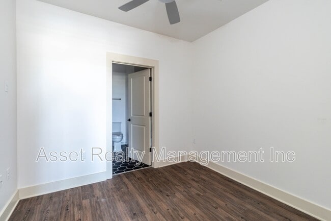 Building Photo - 1120 Franck St