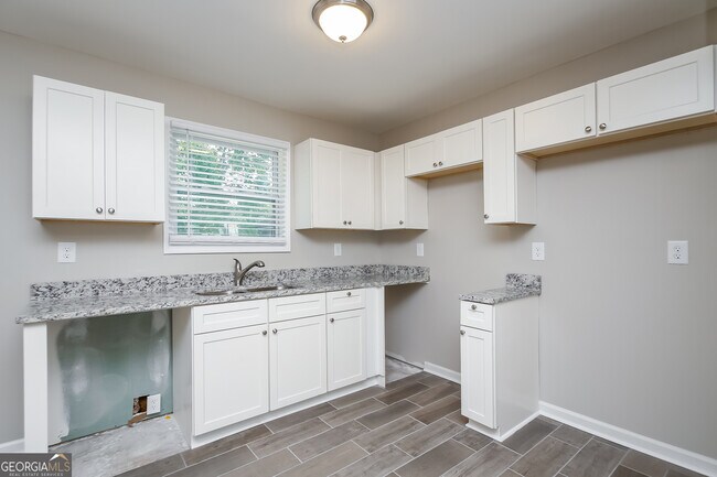 Building Photo - 2498 Winding Creek Dr