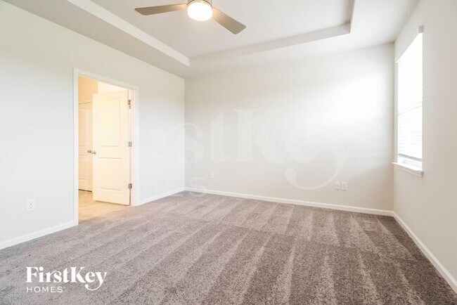 Building Photo - 811 Birchcrest Wy