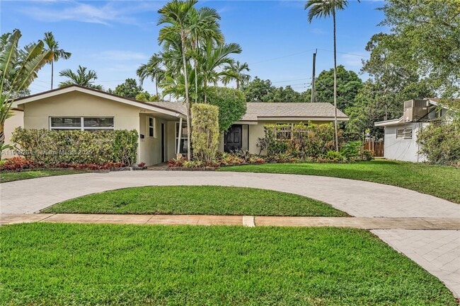 Primary Photo - 2114 N 44th Ave