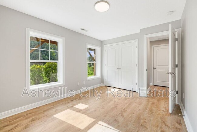 Building Photo - 84 Green Oak Rd