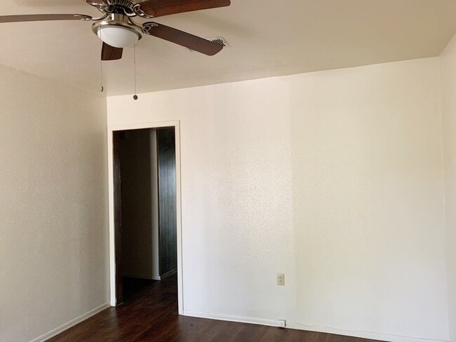 Building Photo - 8006 Hobbs Dr