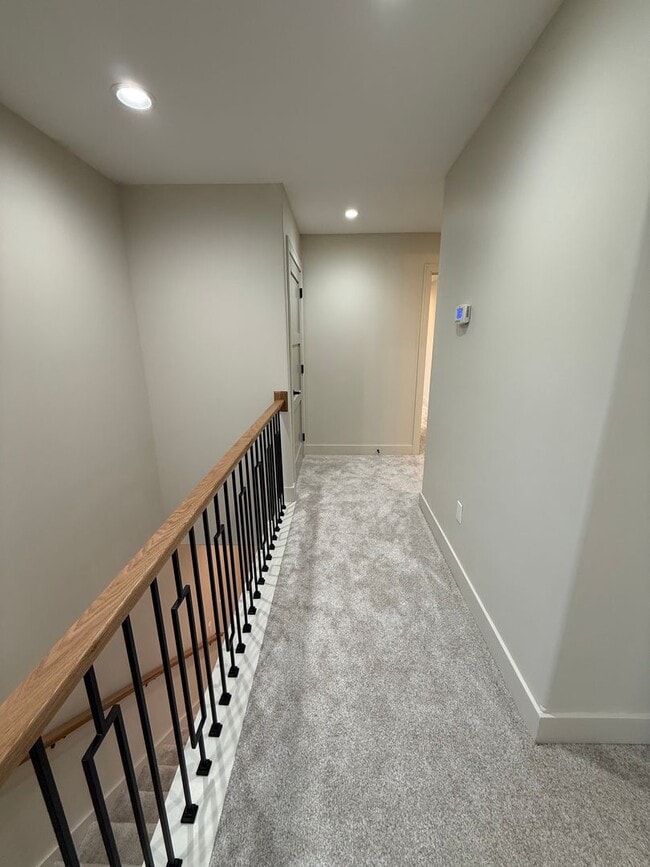 Building Photo - 6711-6715 New Town Ave.