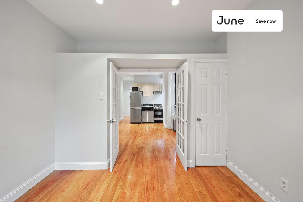 Building Photo - 715 E 5th St