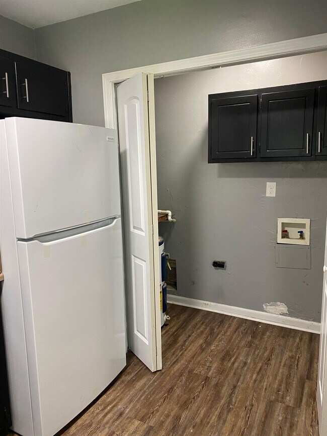 Building Photo - 903 Beard St