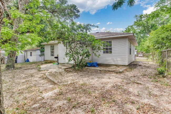 Building Photo - Move-in ready 3-bedroom, 1-bath cottage