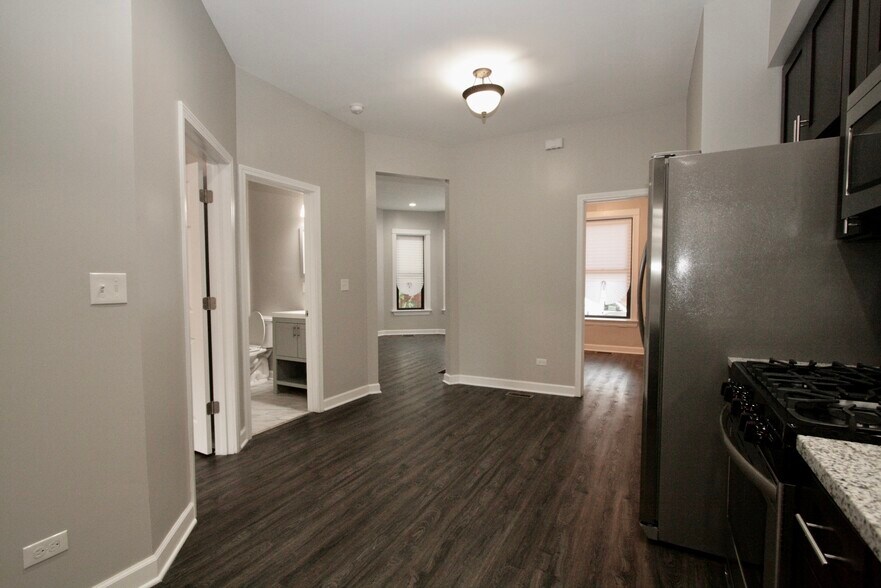 Building Photo - 1406 E 69th Pl