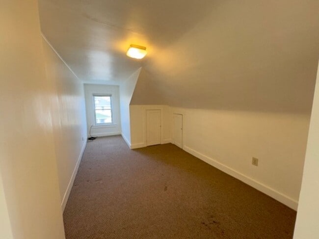 Building Photo - Charming studio apartment for rent! - All utilities included except Electric - 1121-A Shenandoah st.