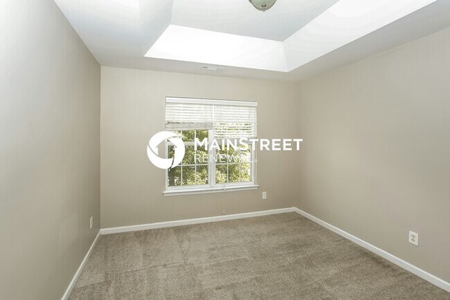 Building Photo - 4 Bedroom Pet-Friendly Home in Charlotte, NC with Main Street Renewal