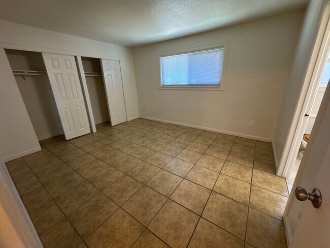 Building Photo - 8821-8823 Kelley Dr