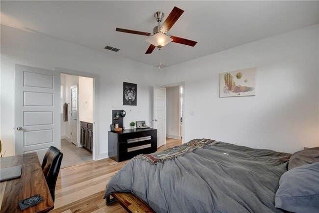 Building Photo - Eastwood at Riverside #47