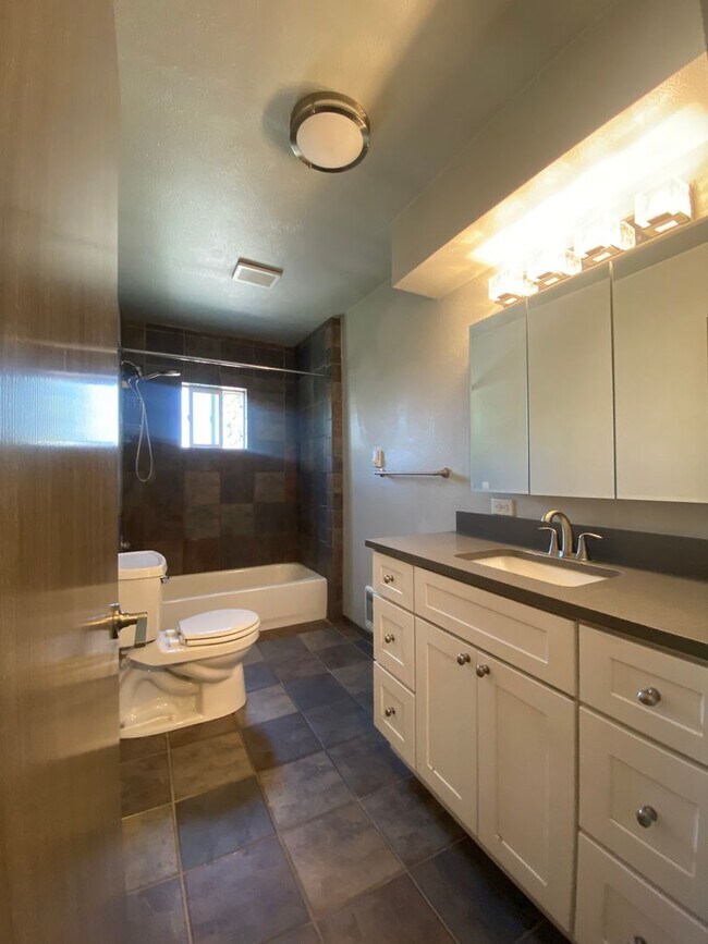 Building Photo - 4 bedrooms, 1.5 baths Millwood-20x30 shop ...